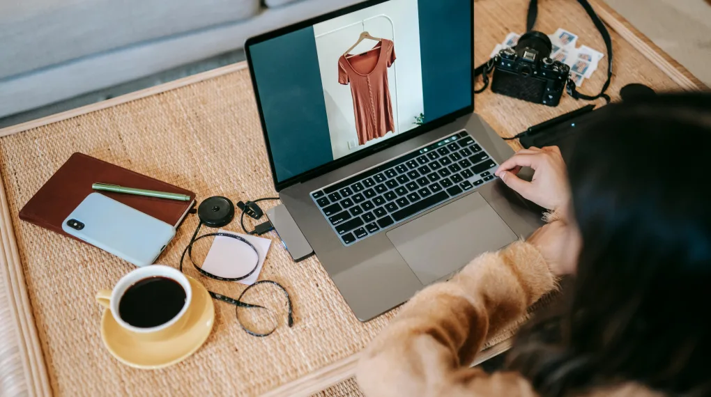 here is a complete guide on how to start an online clothing business in india