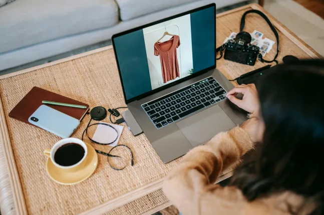 here is a complete guide on how to start an online clothing business in india